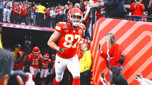 KANSAS CITY CHIEFS Trending Image: Chiefs TE Travis Kelce on extension: 'I'm not a guy that holds out'